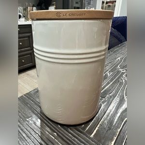 Le creuset 14cm large storage container